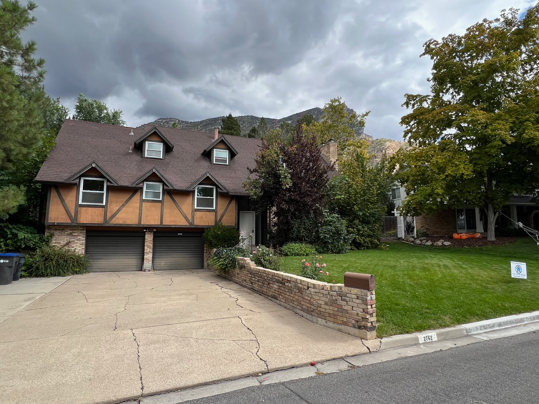 Oneida Lane exterior before renovation